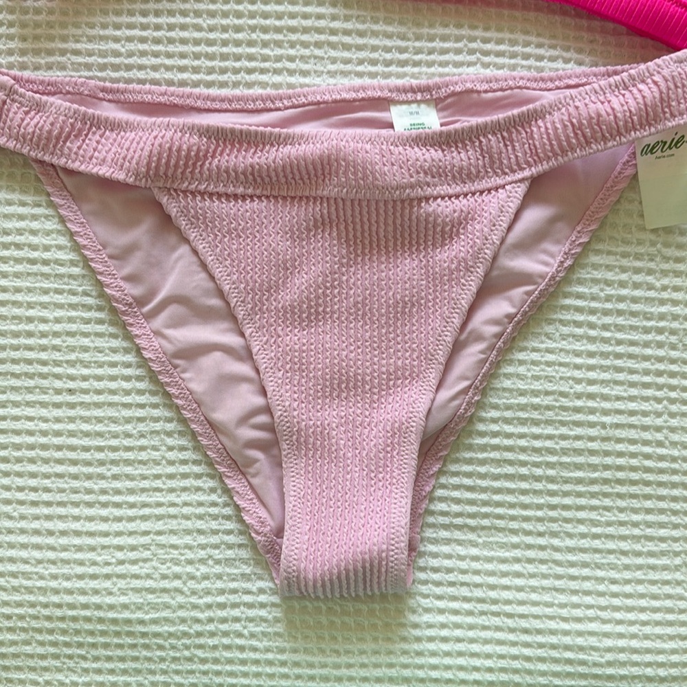 Selling pink bikini bottoms. Never wore with tags.